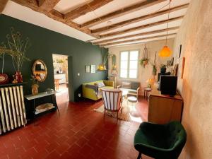 Maisons de vacances Gite XIXe de charme a Candes-St-Martin avec jardin clos - FR-1-381-612 : photos des chambres
