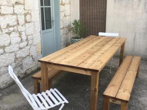 Maisons de vacances Gite XIXe de charme a Candes-St-Martin avec jardin clos - FR-1-381-612 : photos des chambres