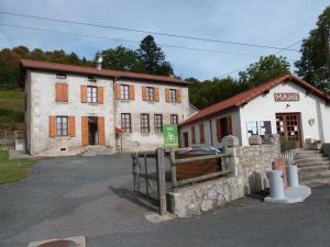 Maisons de vacances Gite familial avec jardin clos, ideal pour randonnees et escapades nature, animaux acceptes - FR-1-496-196 : Maison de Vacances (6 Adultes)