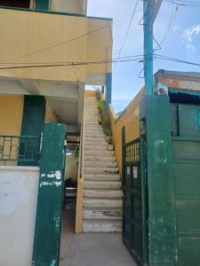 Livios loading house