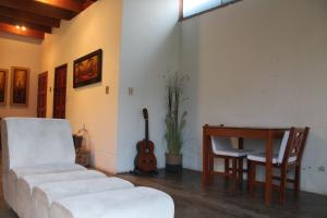 Country bungalow with pool