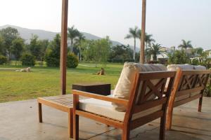 Country bungalow with pool