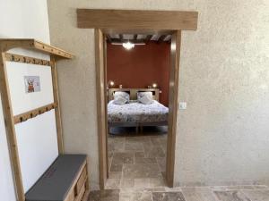 Maisons de vacances Superbe Gite Eco-renove au Calme, Proche Chateaux - FR-1-381-622 : photos des chambres