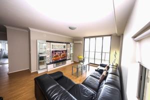 Spacious 3 bedroom apt lift access near Parramatta