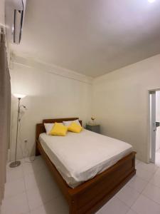 Cozy room Kuta - 1 minute to the beach by Micky Studio R