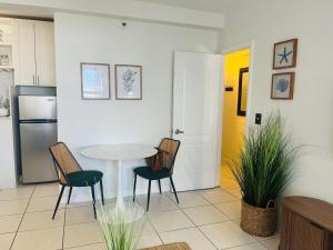 Spacious 1 bedroom apartment next to the beach!