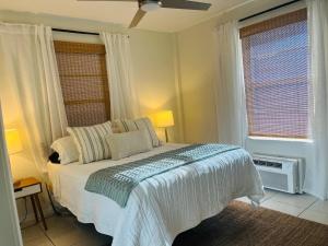 Spacious 1 bedroom apartment next to the beach!