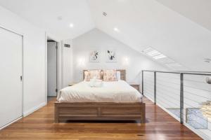 Loft-Style Waterfront Apartment