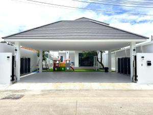 The White House Pool Villa Pattaya