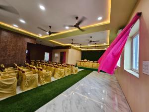 SR Hotel