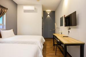 Hidden 4BR Cottage House Retreats (Free Parking)