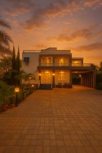 8 Bedroom Private Luxury Farm with Pool, Garden & Game Room