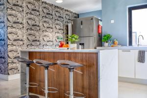 City Skyline Penthouse with Large Terrace & Views