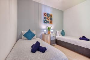 City Skyline Penthouse with Large Terrace & Views