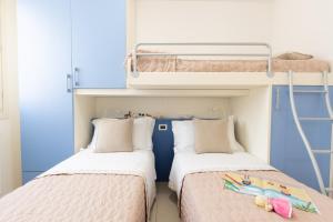 Anima Jesolo - Drago Village - Family Apartments - City Center, Pool & Garden, Beach Umbrella Included, 2 Parking Spaces