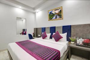 Hotel S B Inn Near New Delhi railway Station Paharganj