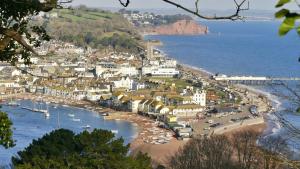 Charming 2BR Cottage in Devon | Fully Equipped & Cosy Retreat