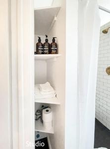 Downtown StudioQueen BedWi-FiHigh Falls