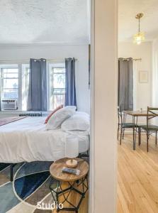 Downtown StudioQueen BedWi-FiHigh Falls