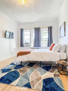 Downtown StudioQueen BedWi-FiHigh Falls