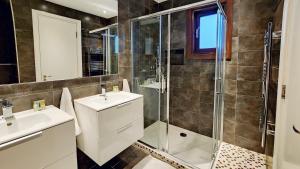 Aphrodite Hills 3 Bedroom with BBQ, Patio & View