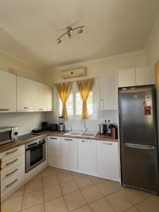 Villa Meliti - private villa with stunning seaviews, infinity pool, close to the beach