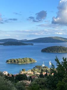 Villa Meliti - private villa with stunning seaviews, infinity pool, close to the beach