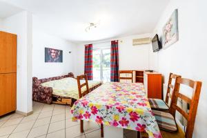 Dora Studio near Center and Sea