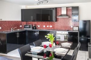 Serviced Lettings 2 Bedrooms Central Location On site Parking