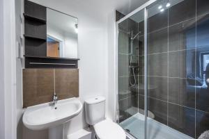 Serviced Lettings 2 Bedrooms Central Location On site Parking