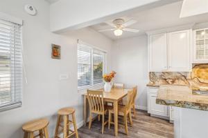 Beautiful 2 Bed Beach Condo #201