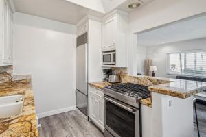 Beautiful 2 Bed Beach Condo #201