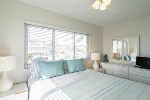 Beautiful 2 Bed Beach Condo #201