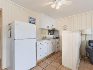 Beach Condo withPrivate Patio #133