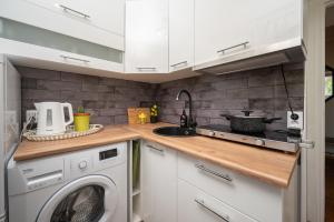 Cozy Apartment with Self Check-in & Free Parking