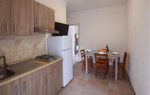 1 Bedroom Stunning Apartment In Ricadi