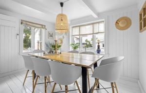 Awesome Home In Tvedestrand With Wifi