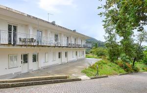 Nice Apartment In Ricadi With Wifi