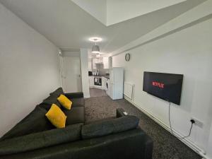 Furnished 1 BR Apt in Liverpool