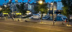 Luxury City Center apartment with Canal view 1 kingsize bed and 1 sleeping sofa