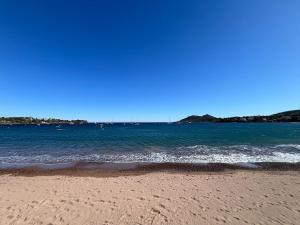 Beach, sun, air conditioning and parking in Agay!