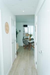 Luxury 2BR With City Views and By Station Canning Town