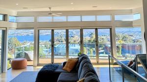 The MBM - Modern 4BR Home, Spacious, Views, Ideal for Groups