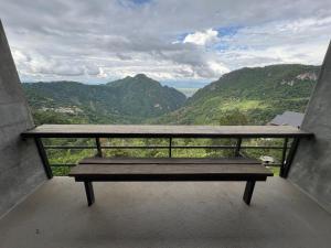 See View Mountain Phahee