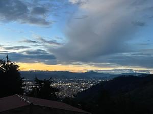 Eco Cabaña de Olga con vistas a la ciudad de Bogota