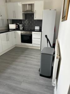 Chapel house-M65- Hospital- parking-shops-food-5 beds- sleeps 7