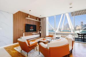 Livbnb - Alluring 3BR Plus Maids with Sea & Ain Dubai View