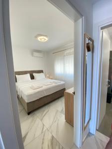 Alinas & Alexs Apartments