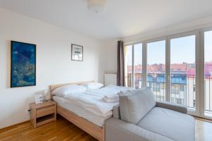 Sunny Safron apartment