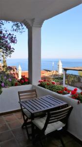 Charming idyllic sea view house